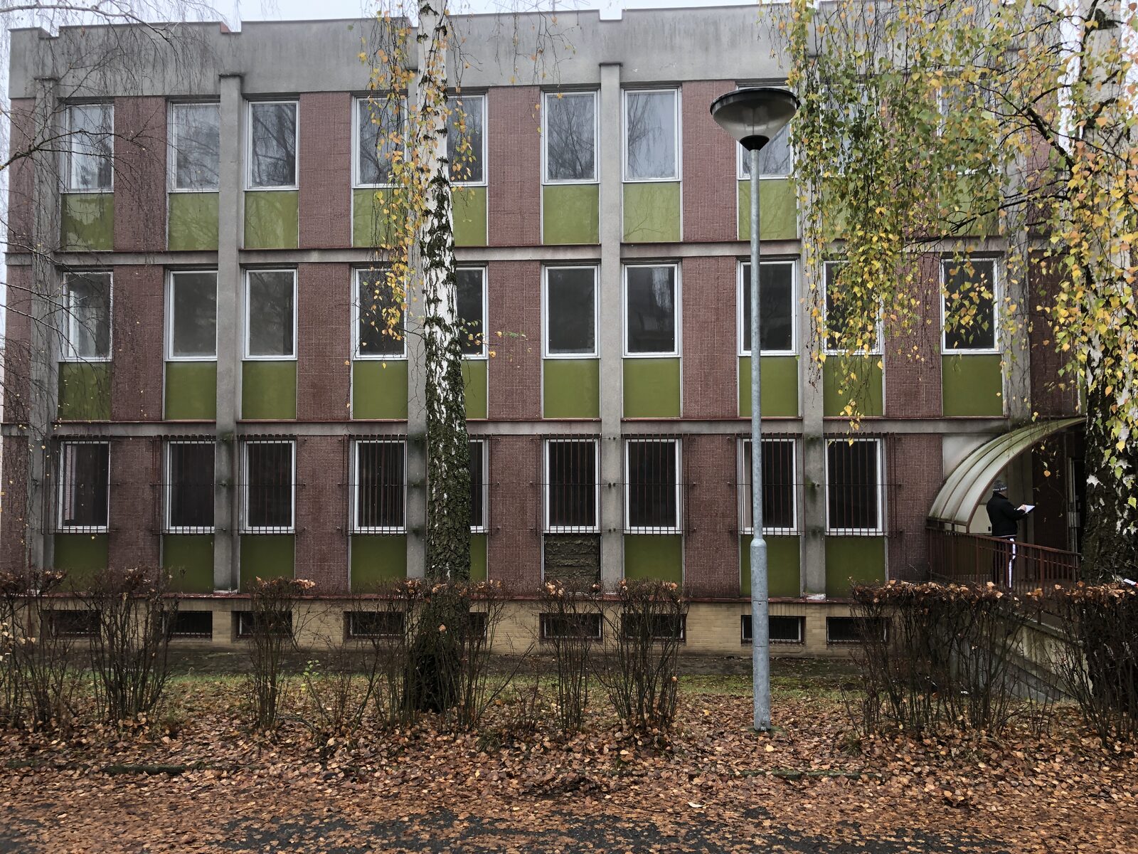 Původní stav — areál v létě